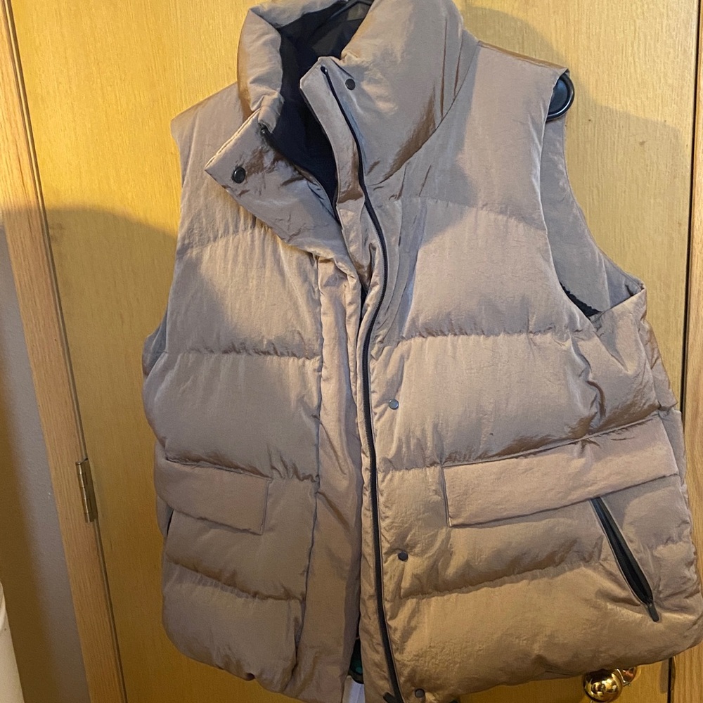 lululemon athletica Puffer Vest in Taupe